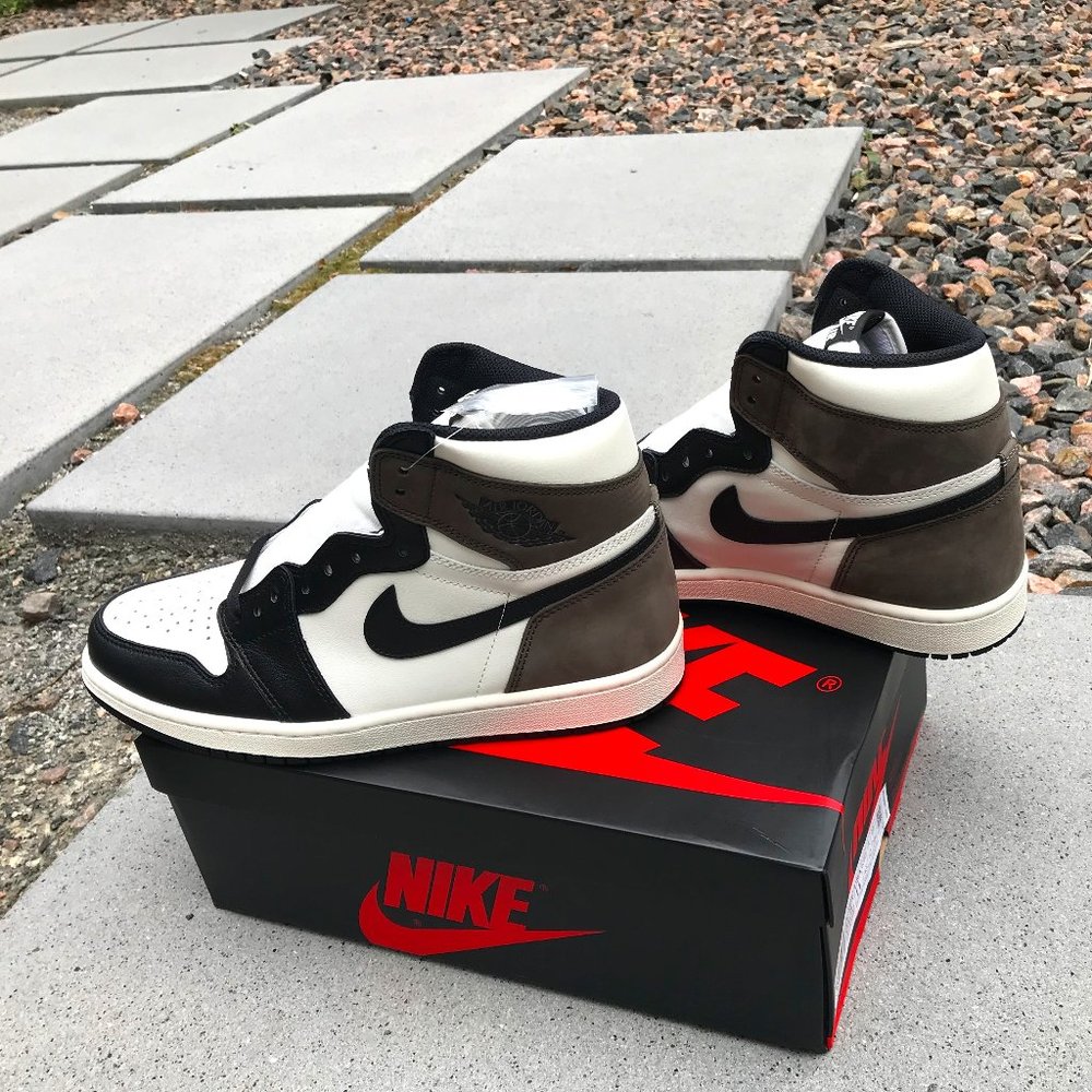 Air Jordan 1 Retro High OG Mocha US 11